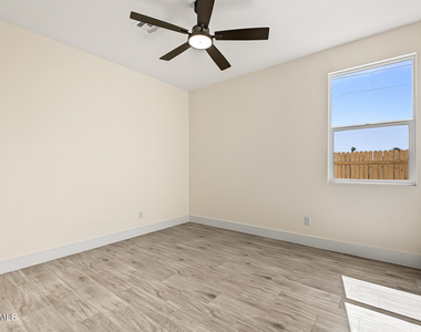 212 2nd Avenue E - Photo Thumbnail 12
