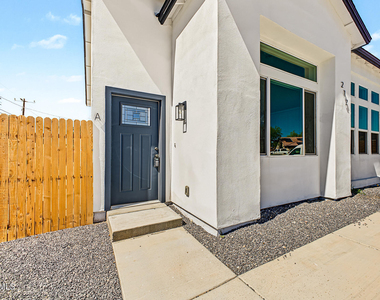 212 2nd Avenue E - Photo Thumbnail 3