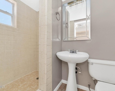 1127 S Una Avenue - Photo Thumbnail 17