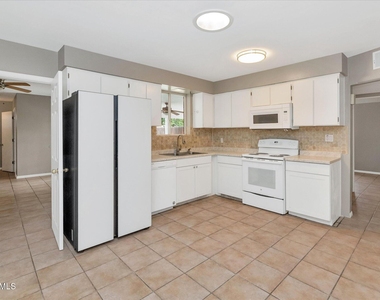 1127 S Una Avenue - Photo Thumbnail 5