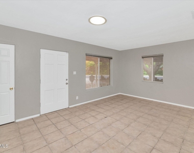 1127 S Una Avenue - Photo Thumbnail 14