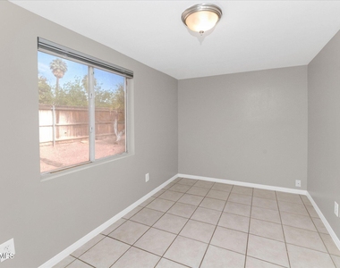 1127 S Una Avenue - Photo Thumbnail 24