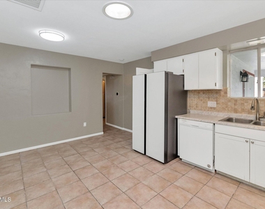 1127 S Una Avenue - Photo Thumbnail 6