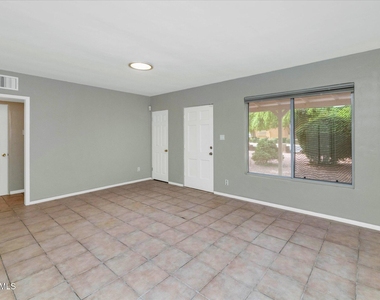 1127 S Una Avenue - Photo Thumbnail 11