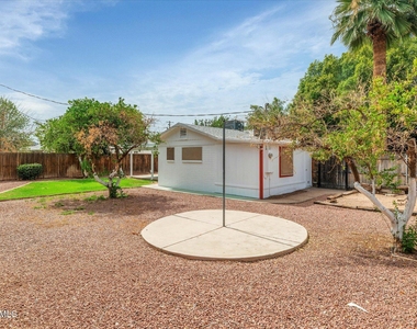 1127 S Una Avenue - Photo Thumbnail 26