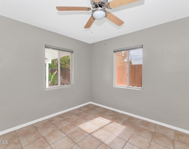 1127 S Una Avenue - Photo Thumbnail 16