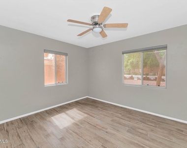 1127 S Una Avenue - Photo Thumbnail 19