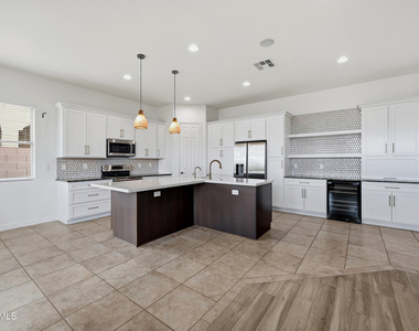 18110 W Paseo Way - Photo Thumbnail 8