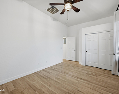 18110 W Paseo Way - Photo Thumbnail 28