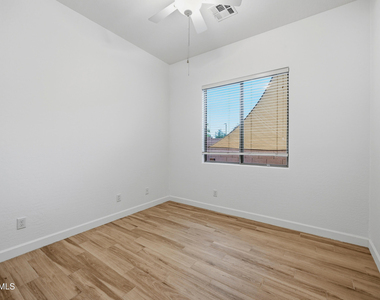 18110 W Paseo Way - Photo Thumbnail 27