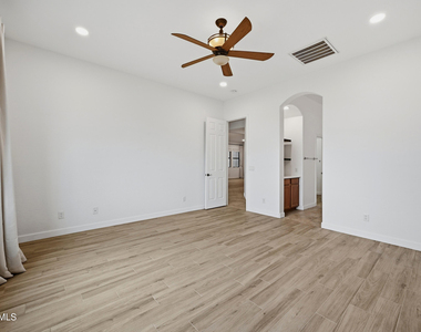 18110 W Paseo Way - Photo Thumbnail 16