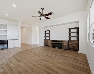 18110 W Paseo Way - Photo Thumbnail 4