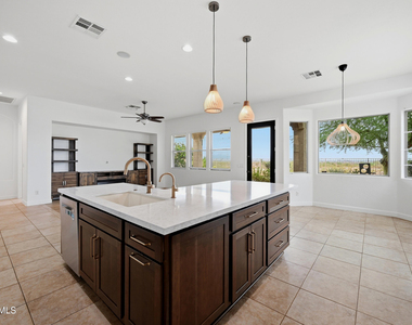 18110 W Paseo Way - Photo Thumbnail 7