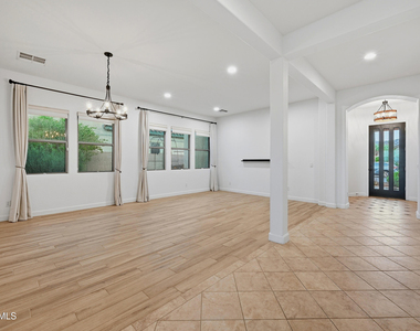 18110 W Paseo Way - Photo Thumbnail 13