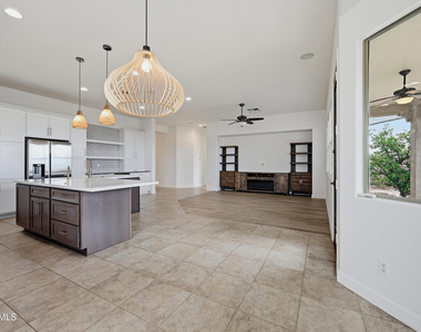 18110 W Paseo Way - Photo Thumbnail 9