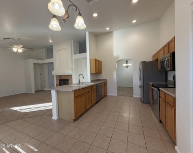 1135 E Cottonwood Lane - Photo Thumbnail 19