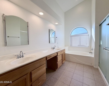 1135 E Cottonwood Lane - Photo Thumbnail 12
