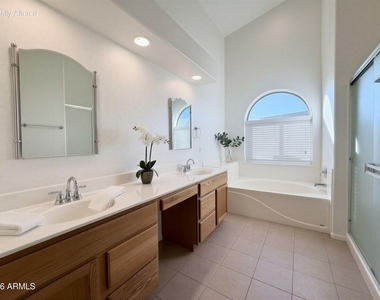 1135 E Cottonwood Lane - Photo Thumbnail 11