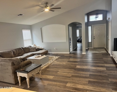 22526 N Reinbold Drive - Photo Thumbnail 7