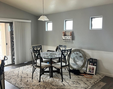 22526 N Reinbold Drive - Photo Thumbnail 5