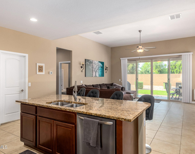 9244 W Denton Lane - Photo Thumbnail 8