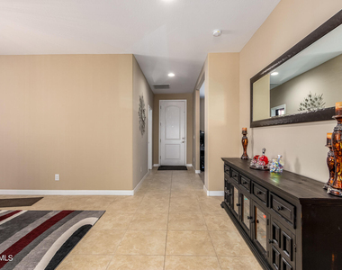 9244 W Denton Lane - Photo Thumbnail 6