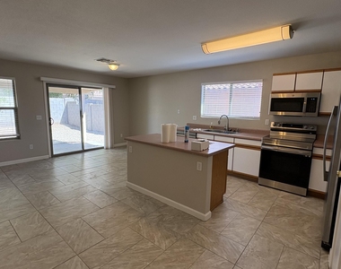 15774 W Watson Lane - Photo Thumbnail 5