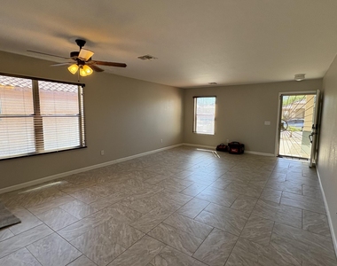 15774 W Watson Lane - Photo Thumbnail 4