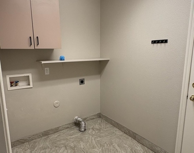 15774 W Watson Lane - Photo Thumbnail 23