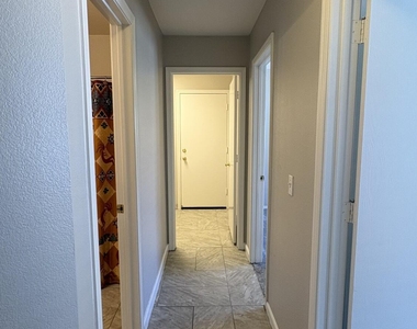 15774 W Watson Lane - Photo Thumbnail 17