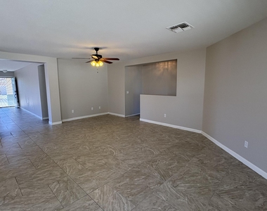 15774 W Watson Lane - Photo Thumbnail 8