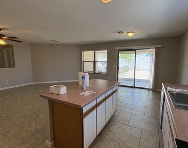15774 W Watson Lane - Photo Thumbnail 6