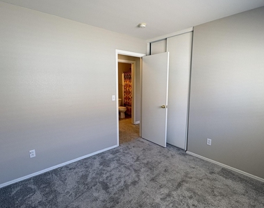 15774 W Watson Lane - Photo Thumbnail 19