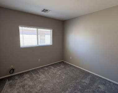 15774 W Watson Lane - Photo Thumbnail 18