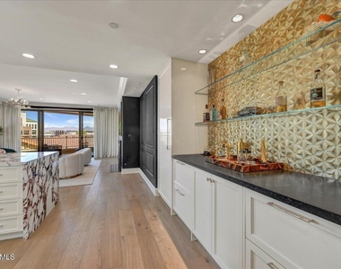 7181 E Camelback Road - Photo Thumbnail 15