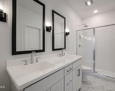 7908 W Frier Drive - Photo Thumbnail 18