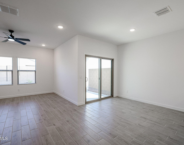 7908 W Frier Drive - Photo Thumbnail 11