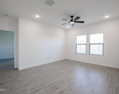 7908 W Frier Drive - Photo Thumbnail 13