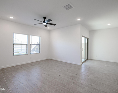 7908 W Frier Drive - Photo Thumbnail 14