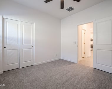 7908 W Frier Drive - Photo Thumbnail 28