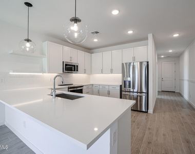 7908 W Frier Drive - Photo Thumbnail 4