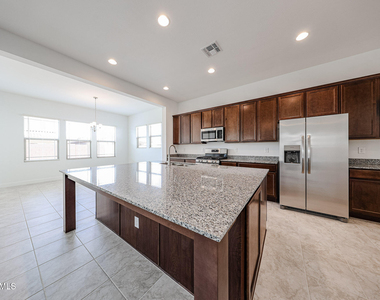 7654 W Crabapple Drive - Photo Thumbnail 2