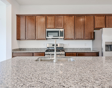 7654 W Crabapple Drive - Photo Thumbnail 3