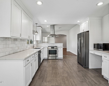 17181 N 52nd Avenue - Photo Thumbnail 4