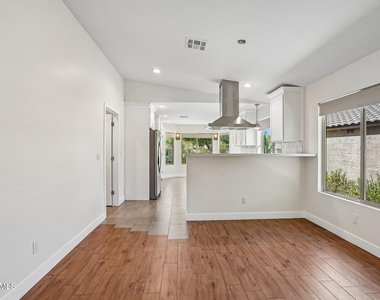 17181 N 52nd Avenue - Photo Thumbnail 11