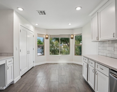 17181 N 52nd Avenue - Photo Thumbnail 7