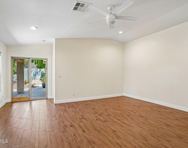 17181 N 52nd Avenue - Photo Thumbnail 10