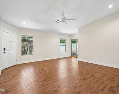 17181 N 52nd Avenue - Photo Thumbnail 9