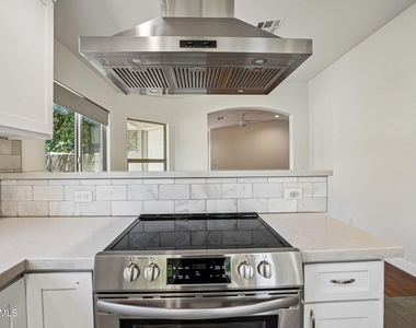 17181 N 52nd Avenue - Photo Thumbnail 1