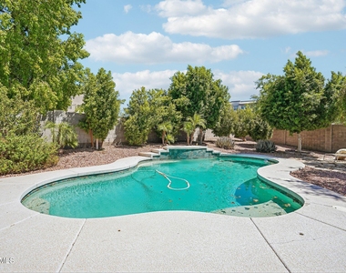 17181 N 52nd Avenue - Photo Thumbnail 2